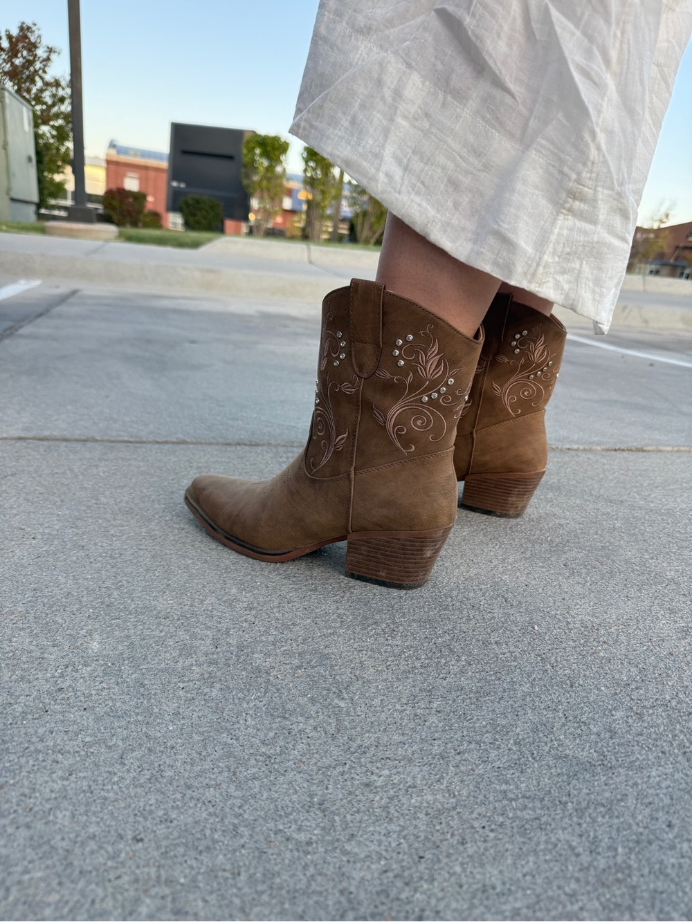 IUV Cowboy Boots Women Size 8 Brown Rhinestone Western Cowgirl Ankle Boots - Picture 5 of 12